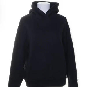 hoodie - hoodie från sellpy i jätte fint skick, säljer för jag redan hade en hemma, köpare står för frakt❤️