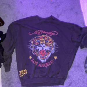 En riktigt fet ed Hardy sweatshirt i bra skick