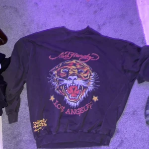 Ed hardy sweatshirt - En riktigt fet ed Hardy sweatshirt i bra skick
