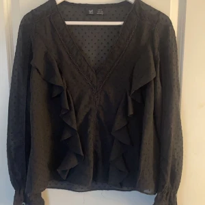 Blus zara - Jättesnygg blus till fest eller middag. Kommer inte till användning då jag har andra jag använder mer