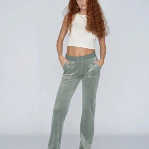 Juciy couture xxs - Juciy couture byxor, i bra skick ändas använda några få gånger. Färgen ljus grön i storlek xxs.  