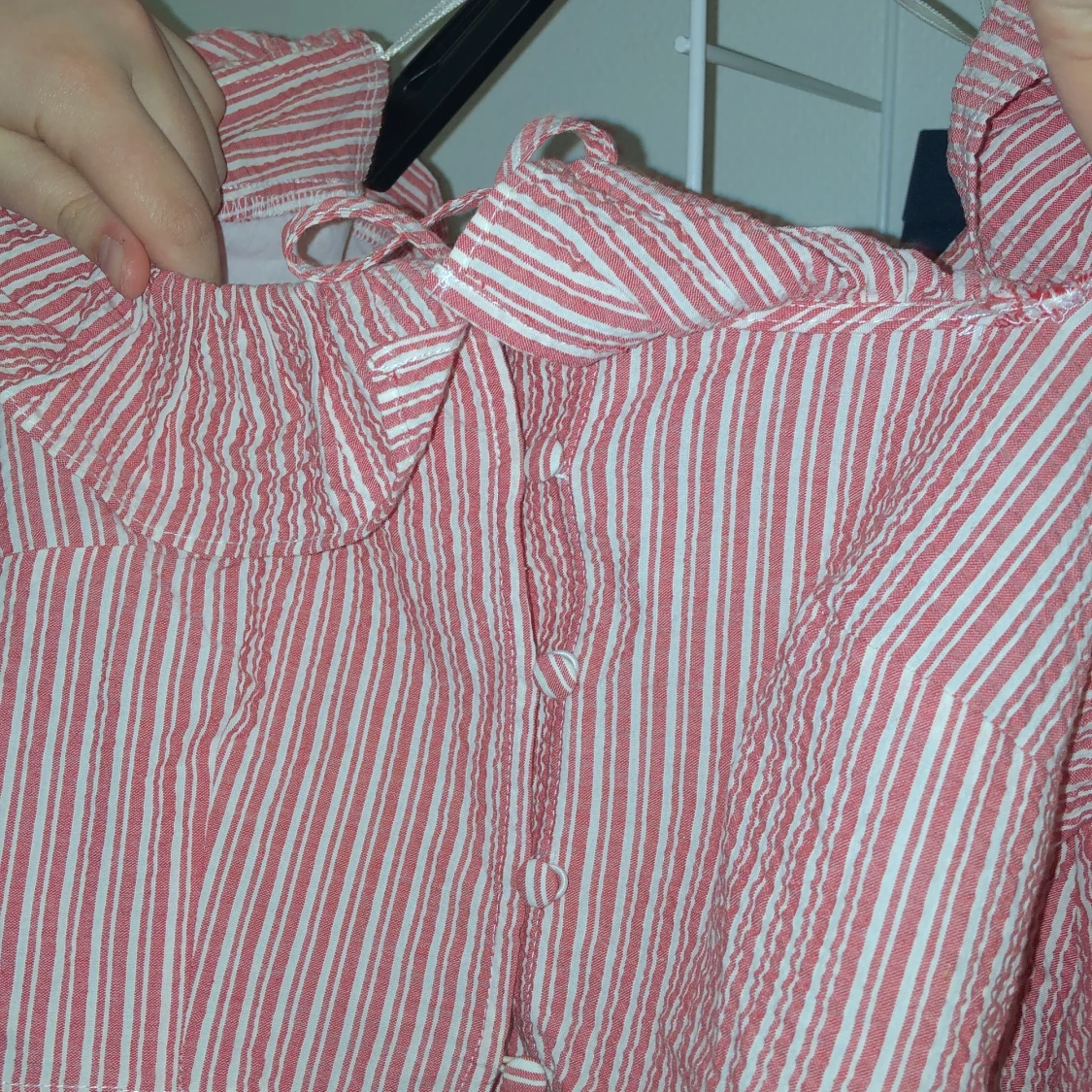 Snygg rödvit blus från Zara  - 91