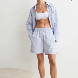 Pyjamasset  - Supersnygga pyjamasset från H&M som är helt slutsålt i dem mindre storlekarna! Jag säljer skjorta och shorts i strl S tillsammans för 400kr :) DM för fler bilder!