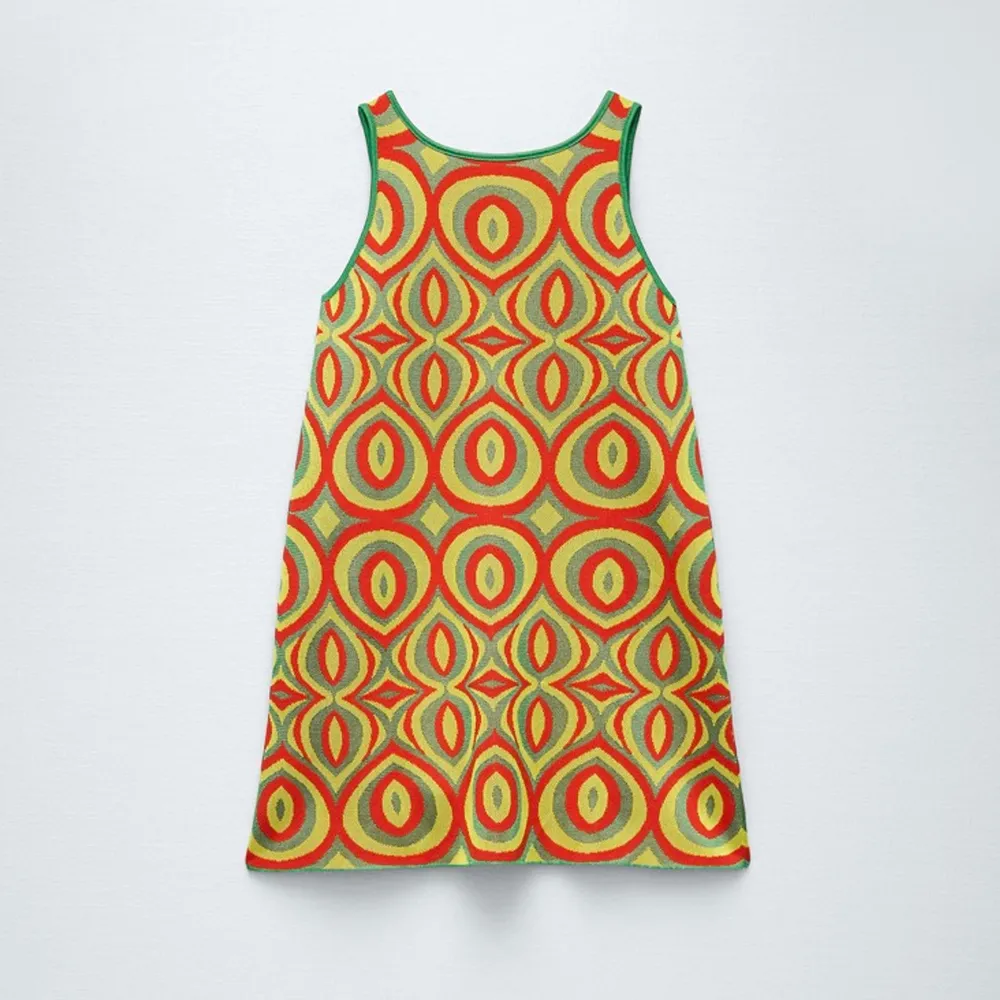 Söker denna klänning från Zara i storlek S! Kontakta mig privat om du är intresserad av att sälja! 💘💘. Klänningar.