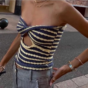 Stickad topp - Säljer denna snygga stickade tubtoppen🤍 aldrig använd! Köparen står för frakten💞