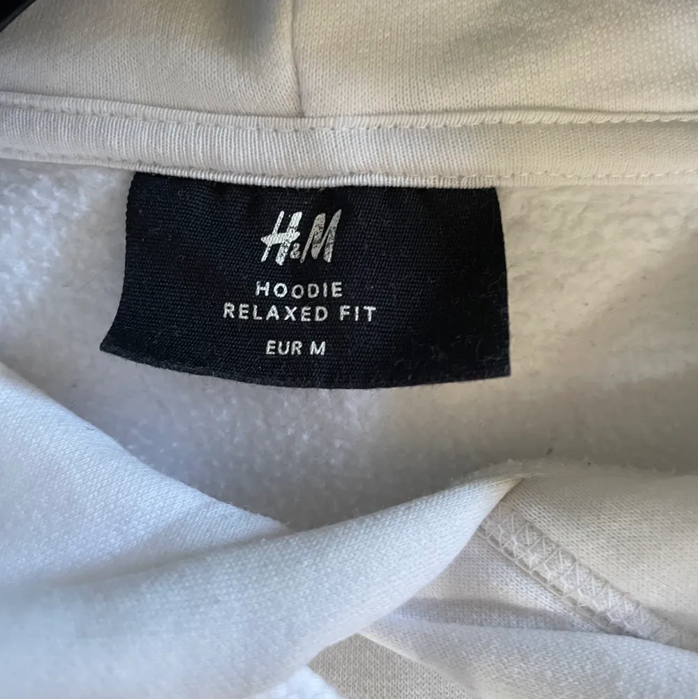 Vit hoodie från H&M, fint skick! 🤍. Hoodies.