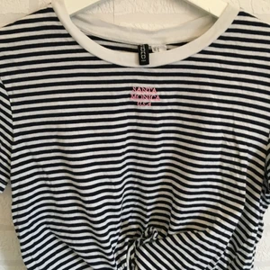 Tshirt  - Hör av dig om du vill köpa och vill veta fraktpriset💜