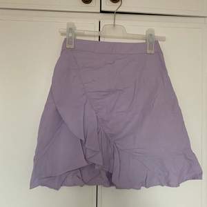 Superfin lila kjol som jag inte använder längre Köp direkt för 100 inkl frakt💕