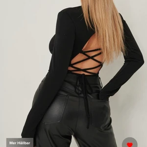 NAKD tröja -  Nypris 319kr säljer den för 300kr inklusive frakt. Storlek XS. Tröjan är ny, lapparna är kvar. Aldrig använd bara testad!! Bilden är lånad från NAKDs hemsida. 