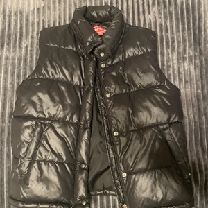 Väst - Fin väst. Nästan aldrig använd. 