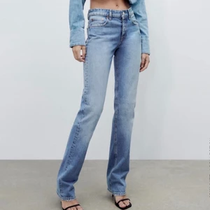 Zara jeans - Säljer mina zara jeans som jag använt max 3 gg (nyskick). Köparen står för frakten💕 Nypris: 359kr