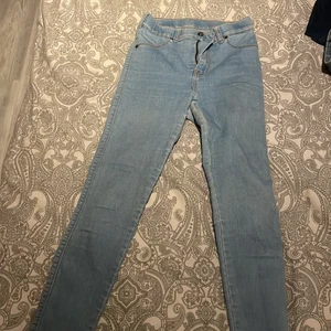 Skinny jeans  - Stretchiga skinny jeans i storleken xs/s. Okej skick 