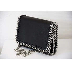 Kedje väska - Jag säljer min fina väska då den inte kommer till användning längre! Sparsamt använd