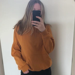 Gul/orange hoodie  - Mysig hoodie med luva!