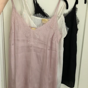 Linne hm - Oanvända! Säljer alla tre tillsammans för 150. Eller en för 60kr. Ser lite ut som nattlinne men är egentligen ett linne :)