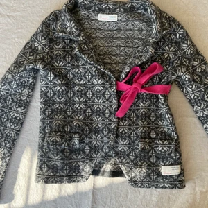 Odd Molly Kofta - Lite begagnad Odd Molly kofta, st 1 = st S, Nypris: 1 799 kr