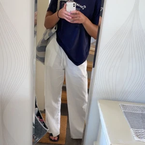 Linnebyxor - Jättesnygga linnebyxor. Använda i somras men inte defekter eller tecken på användning. Är lite osäker om jag vill sälja så buss från 180kr