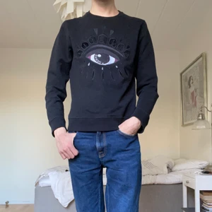 Svart Kenzotröja - Svart sweatshirt från Kenzo i storlek M. Köpt på Kenzobutiken i Milano.