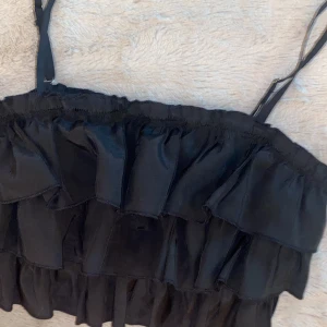 Festtopp - Topp från NA-KD i strl 38 men passar även 36 som mig 🤍 använd fåtal gånger 🫶🏼