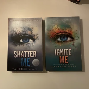 Shatter me böcker  - IGNITE ME SÅLD! Säljer del 1 & del 3 i bokserien ”Shatter me”. De är i stort sett nya, inte lästa. Köparen betalar för frakten och katt finns i hem 🏠 85kr/st