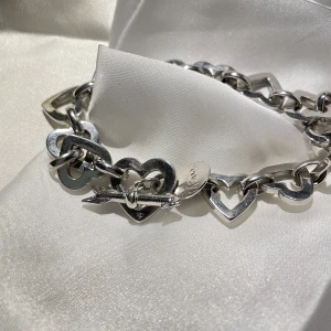 Armband<33 - MissDee armband super gulligt!Men tyvärr för stor på mig. Skriv privat för om ni har några frågor om tex storlek💘  