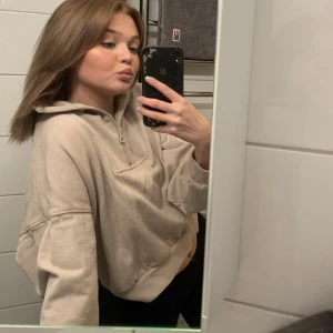 Beige tröja - Från H&M superfin knappt använd tyckte inte det var min färg riktigt