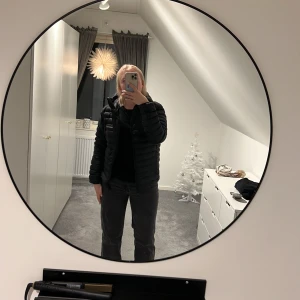 Jeans  - Säljer ett par jeans från hm, hör av dig vid frågor 💘