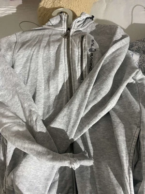 Sail racing  - Den är ganska använda, passar både tjejer o killar, jag säljer den för 300kr ink frakt🥰pris kan självklart diskuteras det e bara att höra av sig om man är intresserad (den är lite skadad/sönder på en av handlederna men det e inget man tänker på.