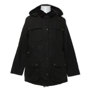 Barbour Oljerock Allvädersjacka 44 - Varsamt använd. Oljerock, vaxad, från Barbour