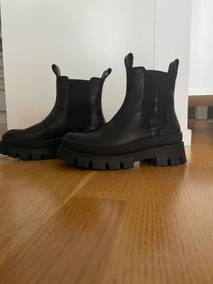 Canada snow skor 37 - Jag skulle vilja sälja de vackra fodrade skorna från Canada Snow 🇨🇦 i storlek 37.  Jag köpte dem på Black Friday och hade dem på en dag, men de är för stora för mig tyvärr.  Ursprungligt pris 1800kr 