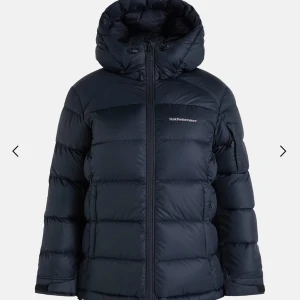 Peak performance jacka - Säljer min svarta peak performance jacka i storlek S. Köpte förra vintern och använd fåtal gånger. Inga skador. Pris kan diskuteras 