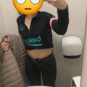 Kan gå ner i pris vid snabb affär  - Den är läger i magen men det va jag som hadde vikt upp den men annars är den som på bilderna väldigt bra skick