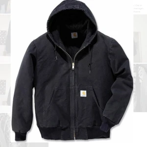 Carhartt jacka - En fodrad svart carhartt jacka, köpt för 2799kr. Oversized och skön till vintern