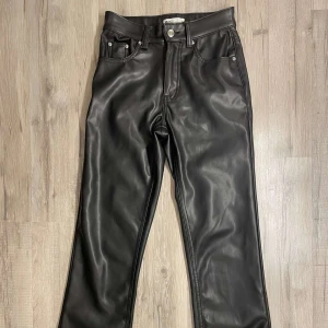 Gina tricot stl 32 - Helt nya aldrig använt! 