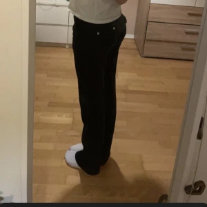 Juicy couture  - Säljer mina svarta juicy couture byxor pga att de inte passar längre! Skriv för mer info eller om ni är intresserade💕