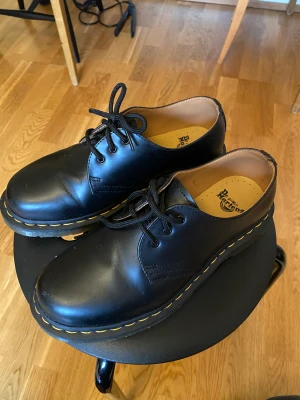 Dr.martens 1461 - Använda ca 2-3 ggr! Gott skick.