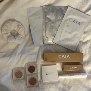 Caia sminkpaket  - Allt är oanvänt förutom det röda läppstiftet som är swatchat. Finns mycket produkt kvar. Kom med egna prisförslag eller köp allting för 800kr
