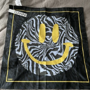 Ganni sjal - Jättefin ganni sjal. Aldrig använd