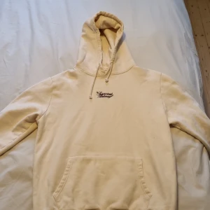 Suspicious Antwerp Hoodie - Aldrig använd då den är för stor för mig, köpt för 1200kr och orderbekräftelse finns på mail om önskas.