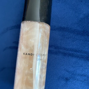 Spray för ansiktet med en glittrig touch  - Är en hel del kvar i flaskan