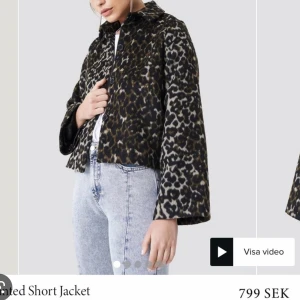 Nakd jacka leopard  - Säljer denna såå fina bruna leopardjackan från nakd❤️ använd två gånger, som ny!