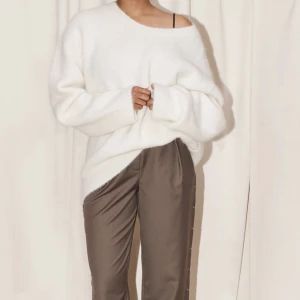 Stickad tröja från Leger💘 - Knappt använd stickad tröja från LeGer! De bästa stickade tröjorna enligt mig då de inte nopprar, jag har dock ingen användning av den💘 Originalpris ca 900