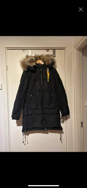 Parajumperjacka long bear - Long bear modellen i storlek medium säljer den pga för liten storlek. Pris kan diskuteras vid snabb affär