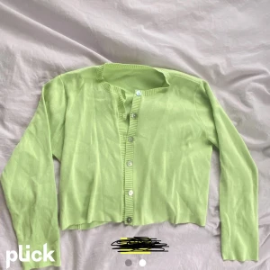 Fin grön kofta  - Säljer min fina gröna kofta! 💚 Storlek S/M och lite cropped! 