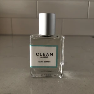 Clean warm cotton 30ml - Parfym från CLEAN i warm cotton, 30ml. Helt oanvänd, inte ens testad då jag redan vet att den inte är för mig:)