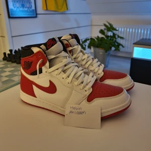 Air Jordan 1 heritage - Jordan 1 HIGH heritage  Storlek 44,5 Bytt skosnören samt använt vid ett tillfälle. Allt originellt ingår i toppenskick.