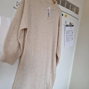 Lång tröja  stl och  M - Min tröja helt ny anväda aldrig  passar  storlek  L  och M