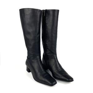Vintage Y2K 90s 00s DANSI real leather narrow square toe block heel mid calf to knee high boots in black. Some scratches and marks, some creasing, the heels are a little chipped. Label 36, fit more like 36,5. Ask for full description. No returns.