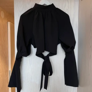 Partyblus - Från Hanna Schönbergs kollektion NAKD 