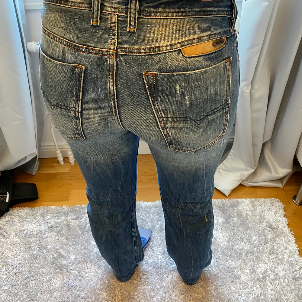 Säljer mina diesel jeans för använder dom inte så mycket, bra kvalitet och inget som är slitet eller trasigt🙌 skriv om du har frågor eller vill se mer bilder . Jeans & Byxor.